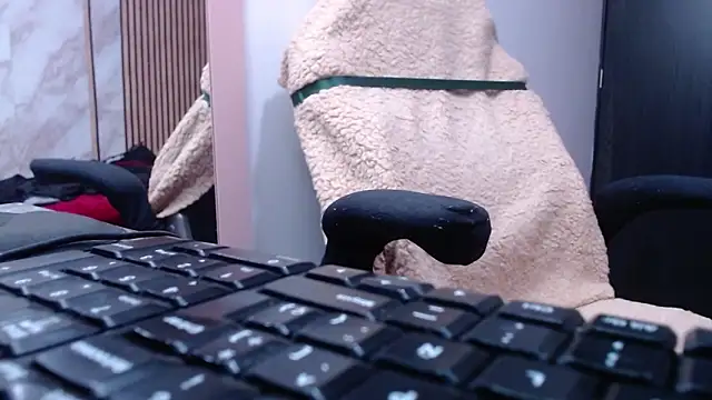 Sonialorens  online show from November 2025 11:47:01 PM