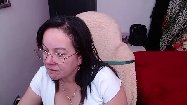 Sonialorens  online show from November 2025 09:47:01 PM