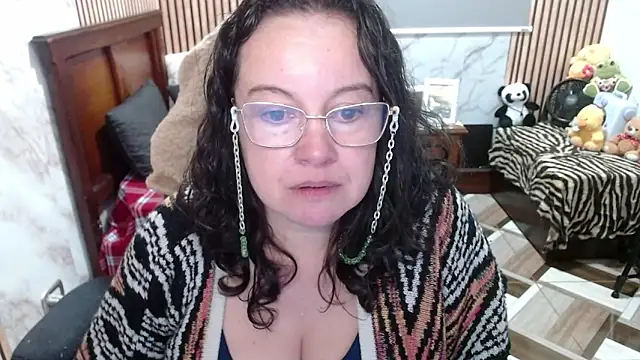 Sonialorens  online show from April 2026 04:34:01 PM