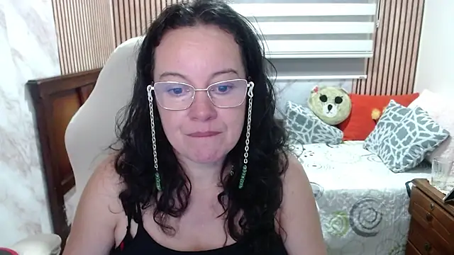 Snapshot of Sonialorens_ chatting on May 2026 05:32:02 PM Sonialorens online show from May 2026 05:32:02 PM