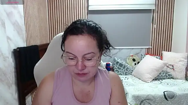 Snapshot of Sonialorens_ chatting on May 2026 04:13:01 PM Sonialorens online show from May 2026 04:13:01 PM