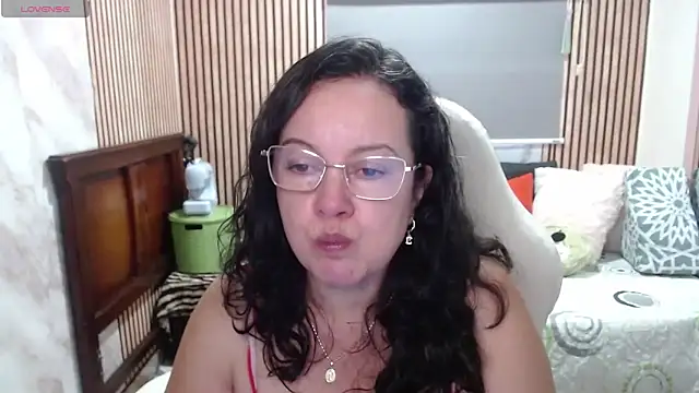 Snapshot of Sonialorens_ chatting on May 2026 04:36:02 PM Sonialorens online show from May 2026 04:36:02 PM