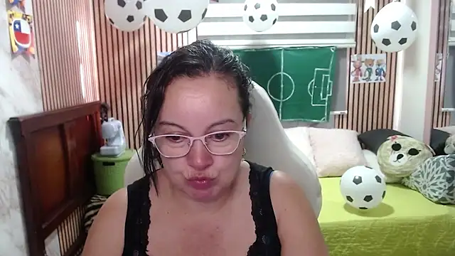 Sonialorens  online show from June 2026 09:46:01 PM