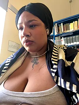 Snapshot of IamSashaLuv chatting on September 2025 09:14:02 AM IamSashaLuv online show from September 2025 09:14:02 AM