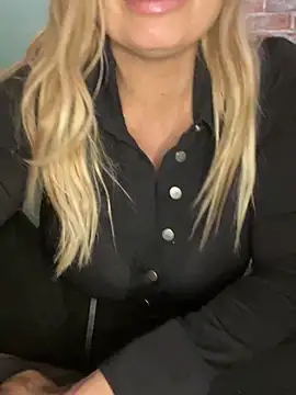 Lisavontease online show from December 2025 08:27:01 PM