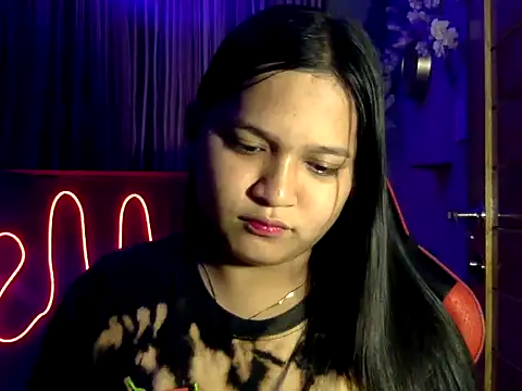 Snapshot of EmpressYna chatting on November 2025 08:35:01 AM EmpressYna online show from November 2025 08:35:01 AM