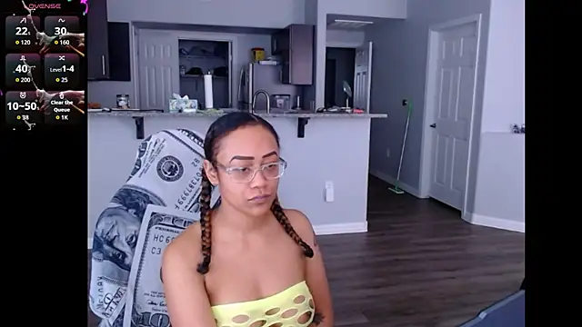 Snapshot of RylHoneyy chatting on June 2026 08:19:02 PM RylHoneyy online show from June 2026 08:19:02 PM