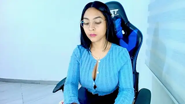 sophiax-x online show from April 2026 11:51:02 PM