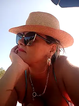 Snapshot of CRHYSTEL chatting on September 2025 08:58:01 AM CRHYSTEL online show from September 2025 08:58:01 AM