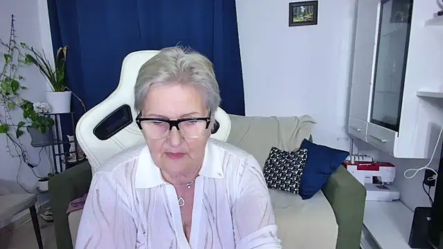 Snapshot of Selenna57 chatting on April 2026 04:57:02 PM Selenna57 online show from April 2026 04:57:02 PM