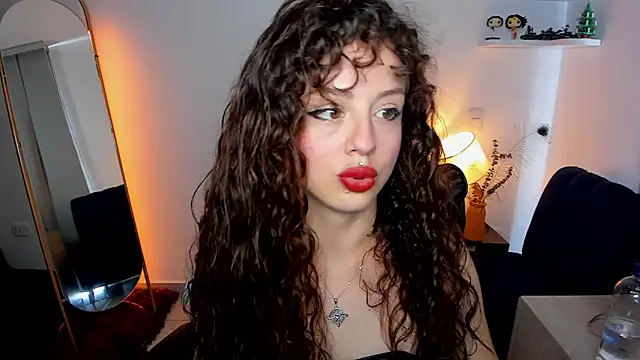 Cassandra Caiin online show from March 2026 07:15:02 PM