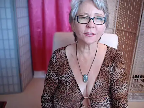 Snapshot of petradaniels chatting on September 2025 05:29:02 PM petradaniels online show from September 2025 05:29:02 PM