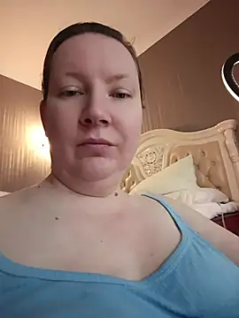 Snapshot of GoddessLara chatting on July 2026 02:27:02 AM GoddessLara online show from July 2026 02:27:02 AM