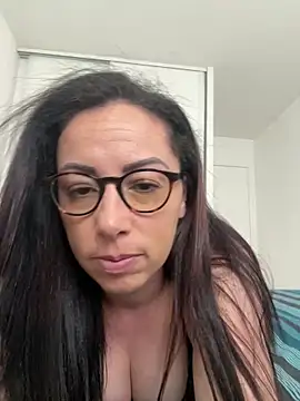 kymii online show from April 2026 01:01:02 PM