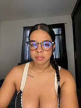 Snapshot of trianawhite chatting on July 2026 03:29:02 PM trianawhite online show from July 2026 03:29:02 PM