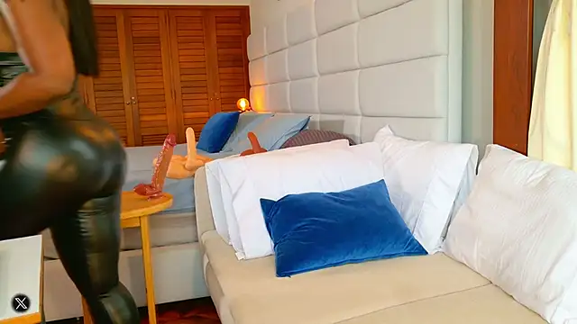 lissetlong69 online show from October 2025 07:55:01 PM