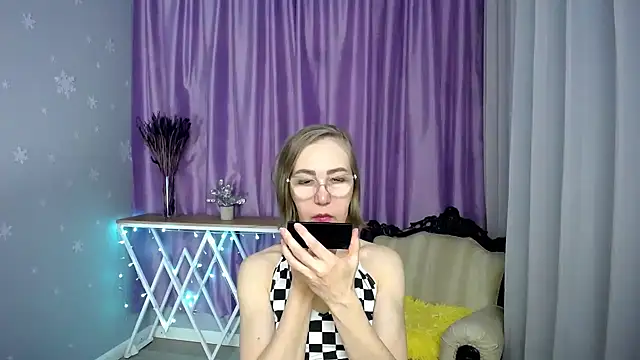 queen a n i online show from April 2026 08:31:02 AM