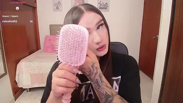 Miley Baker online show from November 2025 03:02:01 PM