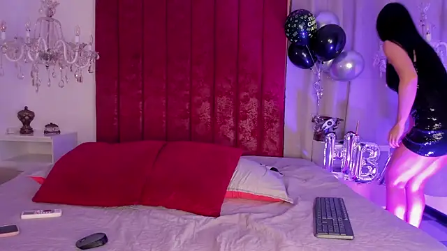 Selenee- online show from December 2025 05:19:02 PM