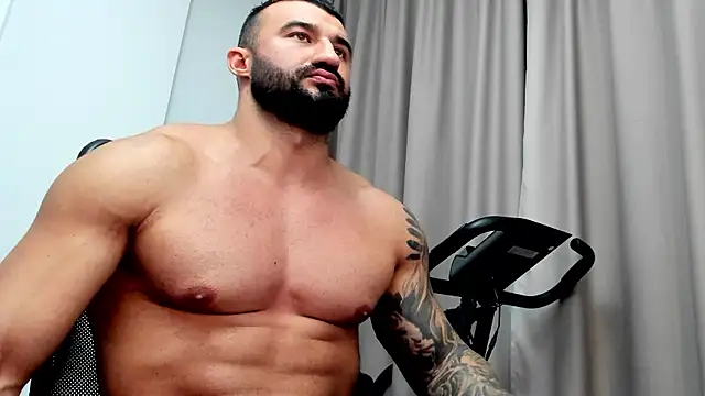 Snapshot of MuscleJohn chatting on December 2024 09:26:01 PM MuscleJohn online show from December 2024 09:26:01 PM