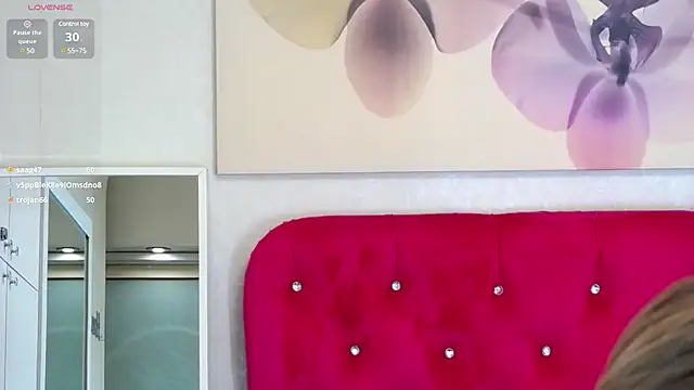 Snapshot of LoraDelNiro chatting on February 2025 07:40:02 PM LoraDelNiro online show from February 2025 07:40:02 PM