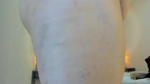 Snapshot of EYMI_TOMSOM chatting on October 2025 10:38:02 AM EYMI TOMSOM online show from October 2025 10:38:02 AM