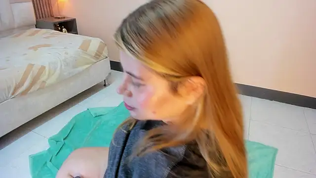 Snapshot of EYMI_TOMSOM chatting on October 2025 11:03:01 AM EYMI TOMSOM online show from October 2025 11:03:01 AM