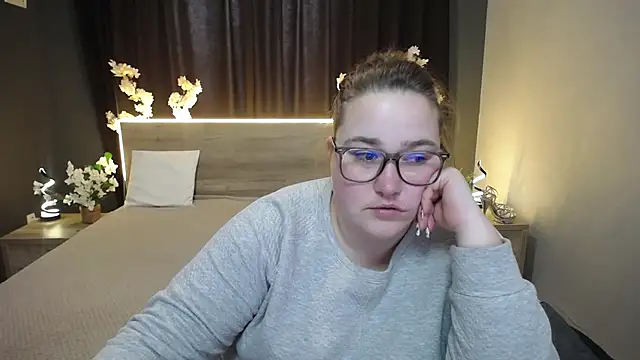 Snapshot of XX_Daniella_XX chatting on April 2026 06:25:02 AM XX Daniella XX online show from April 2026 06:25:02 AM