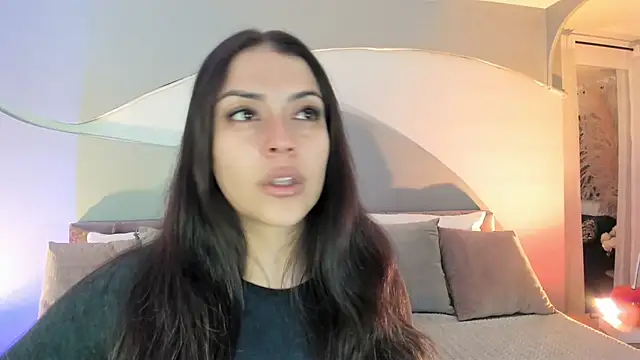 Nicolle W online show from November 2025 11:43:01 AM