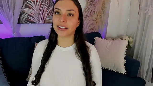 Snapshot of Nicolle_W chatting on May 2026 11:59:02 AM Nicolle W online show from May 2026 11:59:02 AM