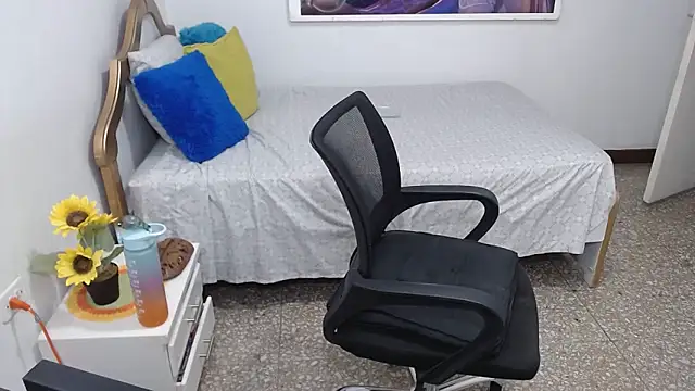 emiliaa hot online show from December 2024 12:24:01 AM