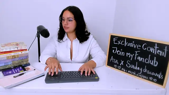 Snapshot of susy_angel chatting on June 2026 02:45:02 AM susy angel online show from June 2026 02:45:02 AM