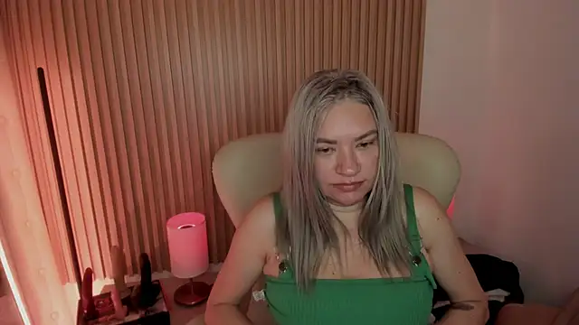 MarianL0ve online show from March 2025 10:44:02 AM