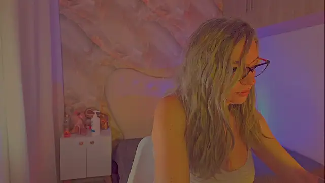 MarianL0ve online show from September 2025 10:59:02 AM