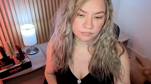 MarianL0ve online show from November 2025 10:58:02 AM