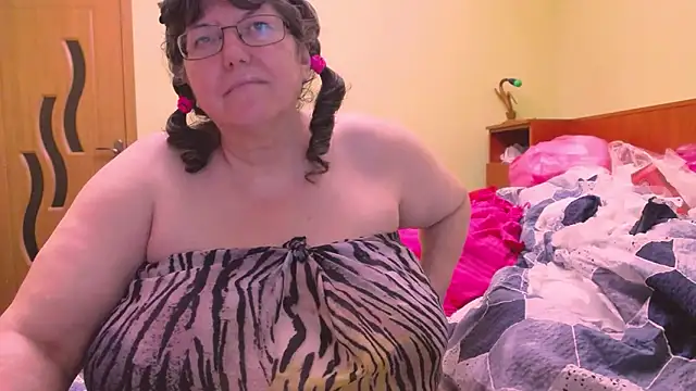 HugeTits online show from December 2025 01:54:01 AM