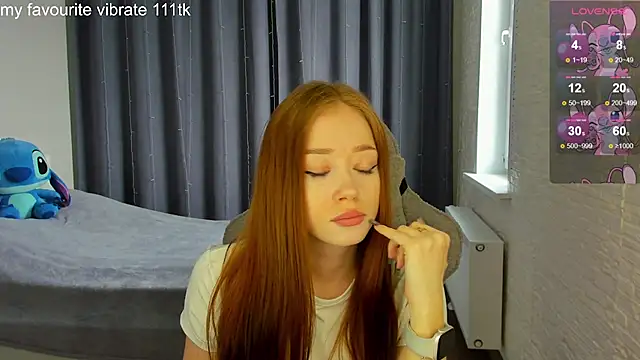 Hot Mia  online show from March 2025 10:33:02 AM