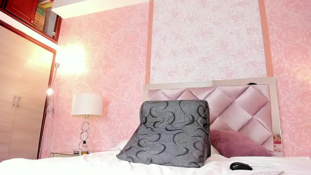 Snapshot of Scarleett_22 chatting on November 2025 08:22:02 PM Scarleett 22 online show from November 2025 08:22:02 PM