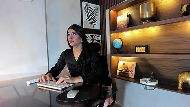 Snapshot of Scarleett_22 chatting on May 2026 12:12:01 PM Scarleett 22 online show from May 2026 12:12:01 PM