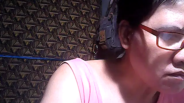 Snapshot of sweetsosie18 chatting on April 2026 05:30:01 PM sweetsosie18 online show from April 2026 05:30:01 PM
