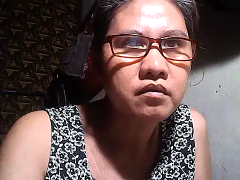 Snapshot of sweetsosie18 chatting on May 2026 12:46:01 PM sweetsosie18 online show from May 2026 12:46:01 PM