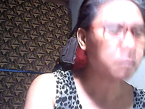 Snapshot of sweetsosie18 chatting on May 2026 04:14:01 PM sweetsosie18 online show from May 2026 04:14:01 PM