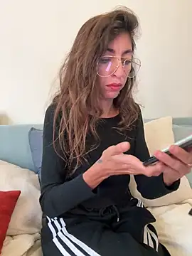 Snapshot of amanilouve chatting on October 2025 12:09:02 PM amanilouve online show from October 2025 12:09:02 PM