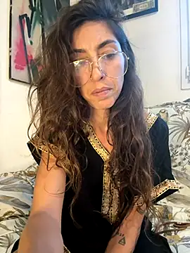 Snapshot of amanilouve chatting on November 2025 04:18:01 PM amanilouve online show from November 2025 04:18:01 PM