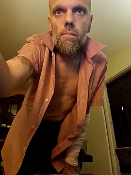 Snapshot of Ladyshaker82 chatting on November 2025 02:13:02 AM Ladyshaker82 online show from November 2025 02:13:02 AM