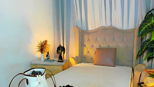 Snapshot of MistressSatisfactionOnTop chatting on November 2025 12:35:02 AM MistressSatisfactionOnTop online show from November 2025 12:35:02 AM