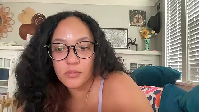 Snapshot of dreamyriri chatting on February 2026 09:44:01 PM dreamyriri online show from February 2026 09:44:01 PM