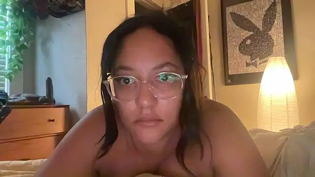 Snapshot of dreamyriri chatting on February 2026 03:32:02 PM dreamyriri online show from February 2026 03:32:02 PM