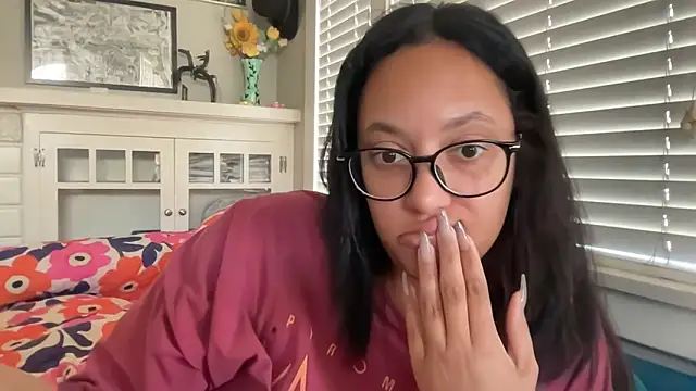 Snapshot of dreamyriri chatting on March 2026 06:14:01 PM dreamyriri online show from March 2026 06:14:01 PM