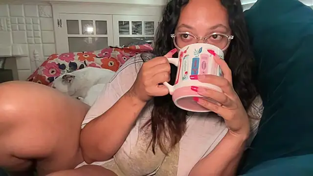 Snapshot of dreamyriri chatting on June 2026 01:34:01 AM dreamyriri online show from June 2026 01:34:01 AM